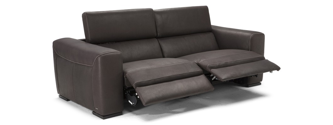 Reclining Sofas With Style Are Right In Reach