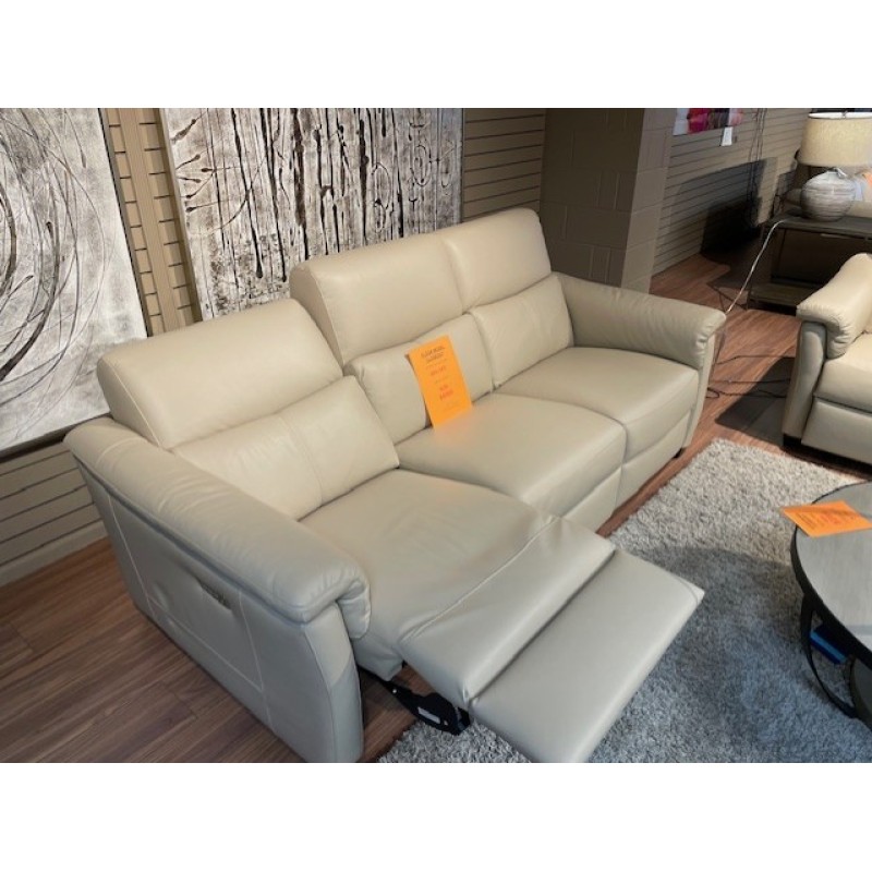 C068-CLEARANCE SOFA & CHAIR